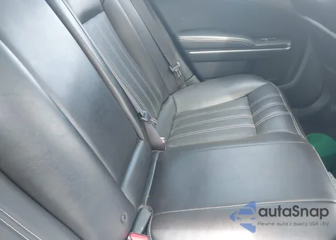 2022 Chrysler 300 S z USA, uszkodzony, nr VIN 2C3CCABT3NH107472